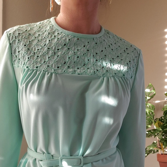 70s Lady Windsor Belt Dress - Picture 6 of 15